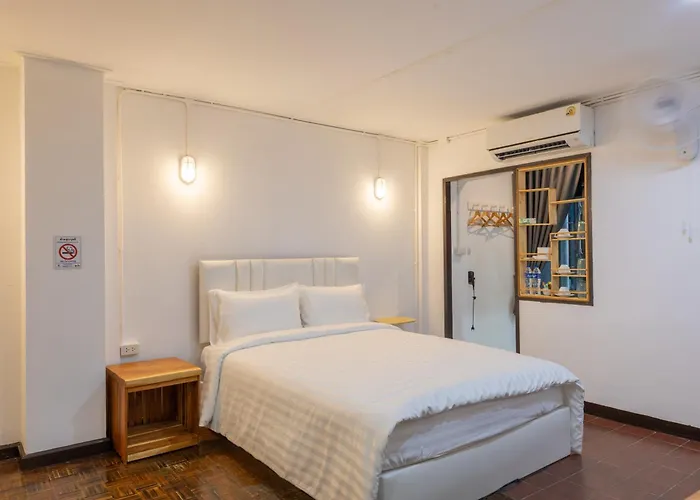 Calmly Ratchada Hotel