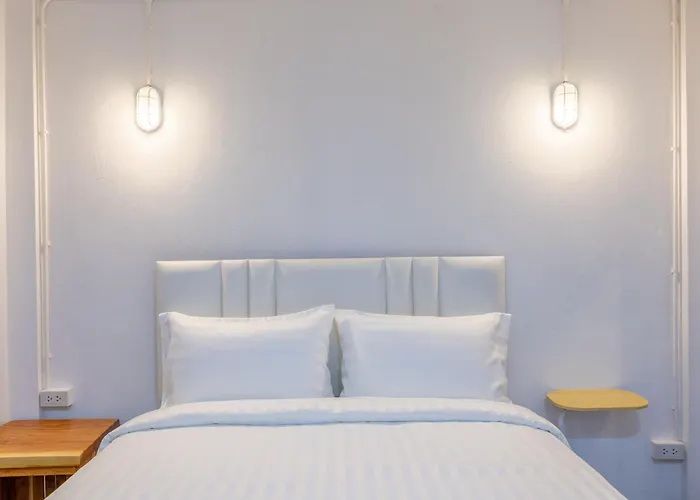 Calmly Ratchada Hotel